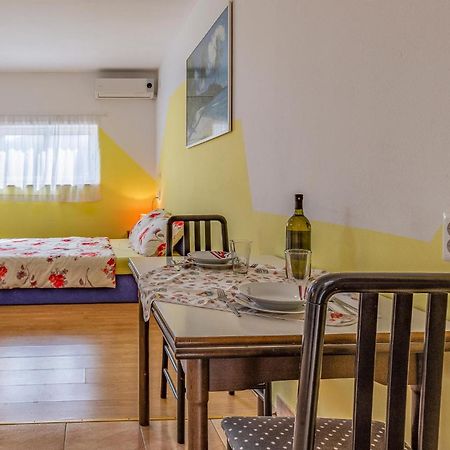 Nice Apartment In Pula With Kitchen Esterno foto
