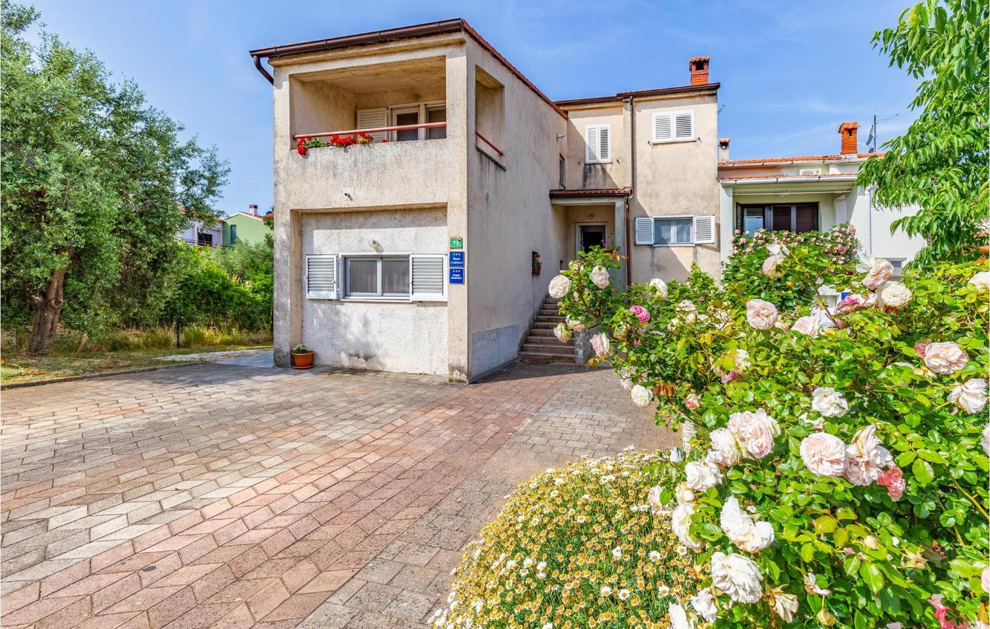Nice Apartment In Pula With Kitchen Esterno foto