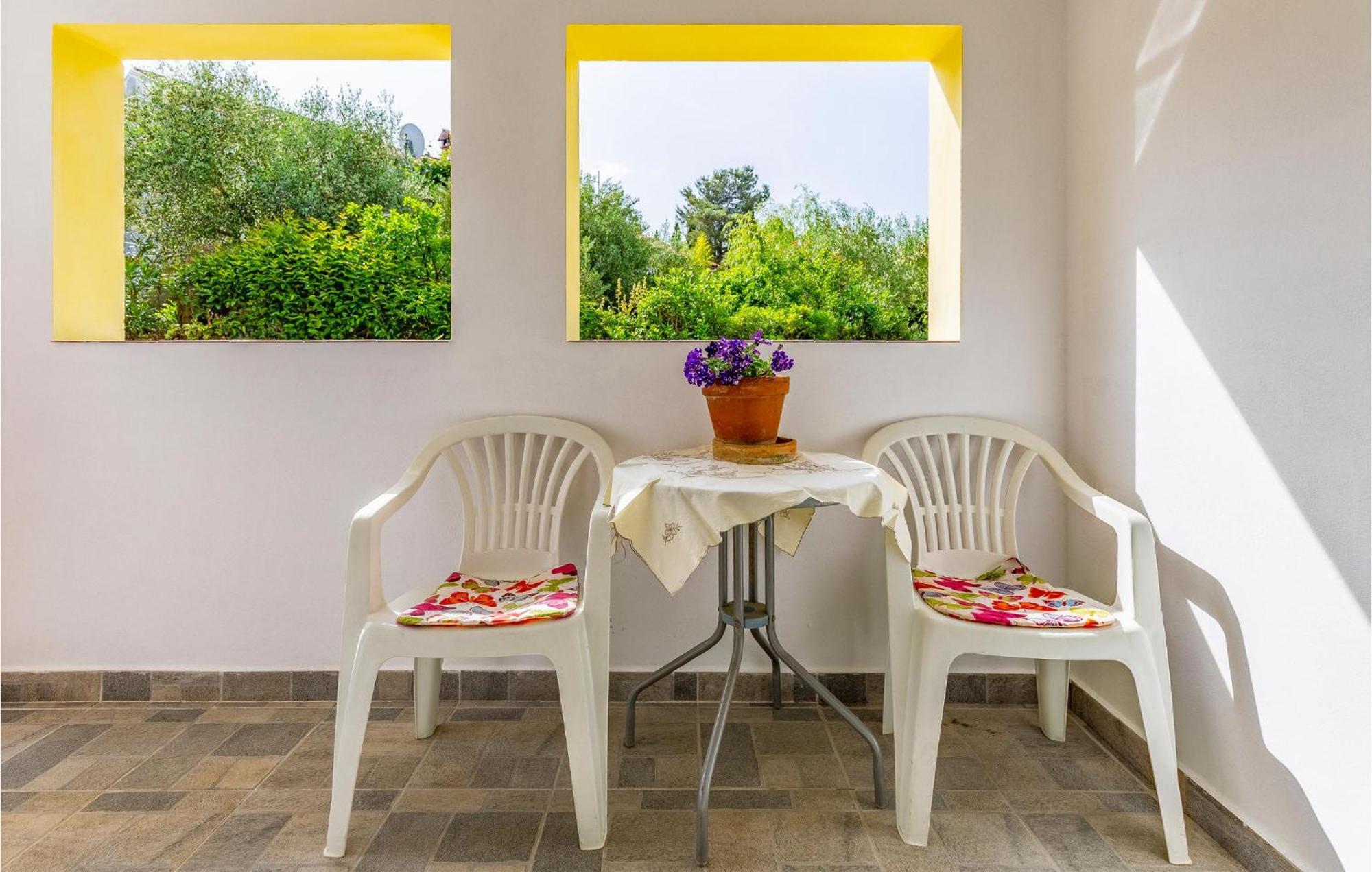 Nice Apartment In Pula With Kitchen Esterno foto