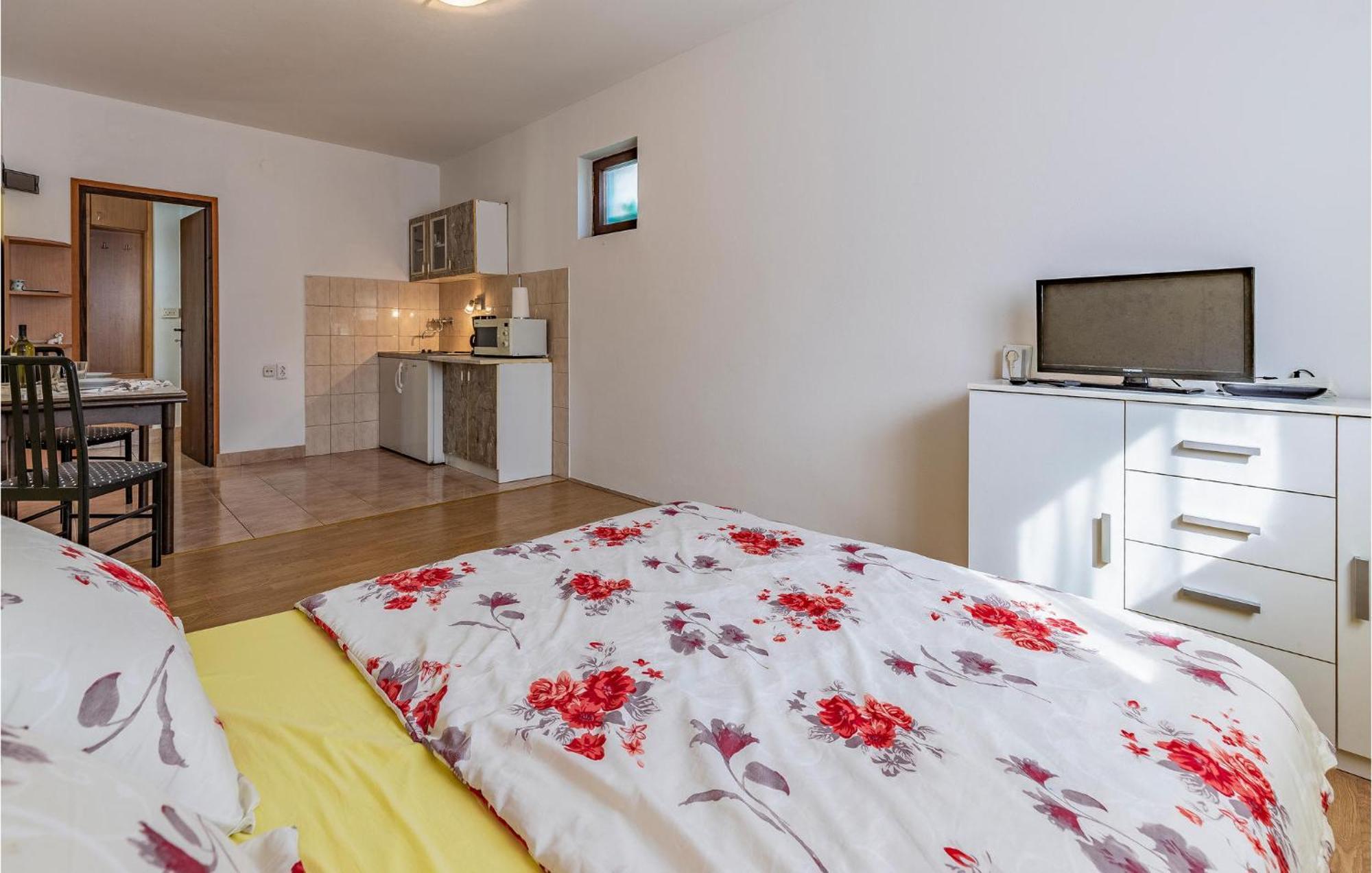 Nice Apartment In Pula With Kitchen Esterno foto