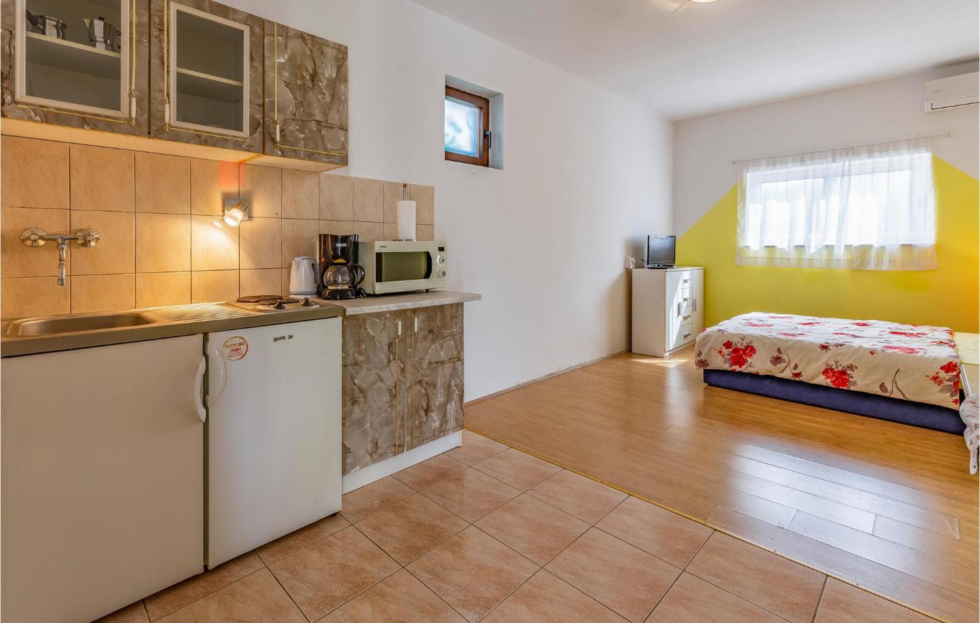 Nice Apartment In Pula With Kitchen Esterno foto