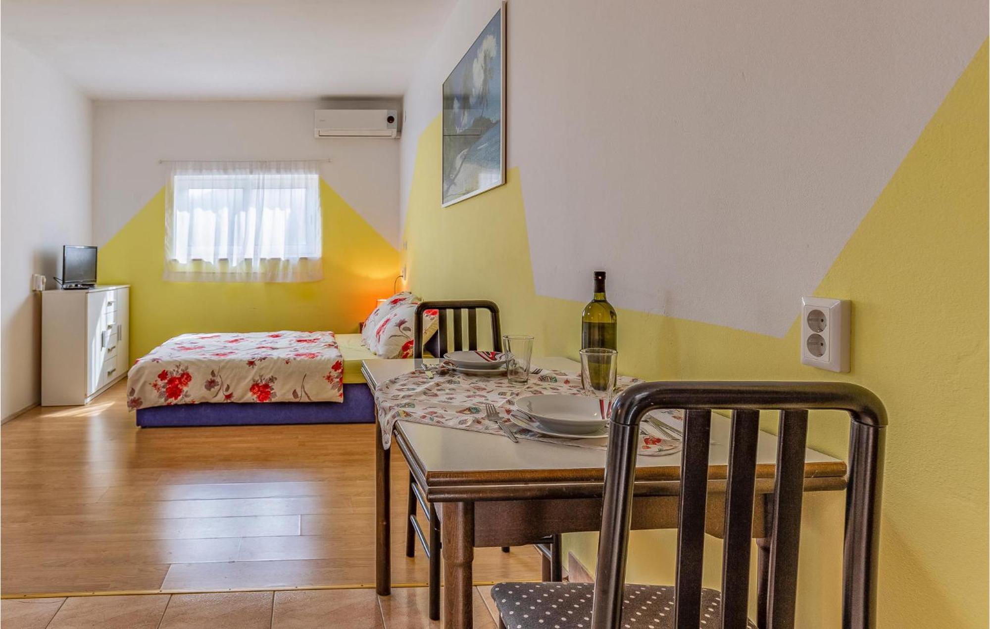 Nice Apartment In Pula With Kitchen Esterno foto