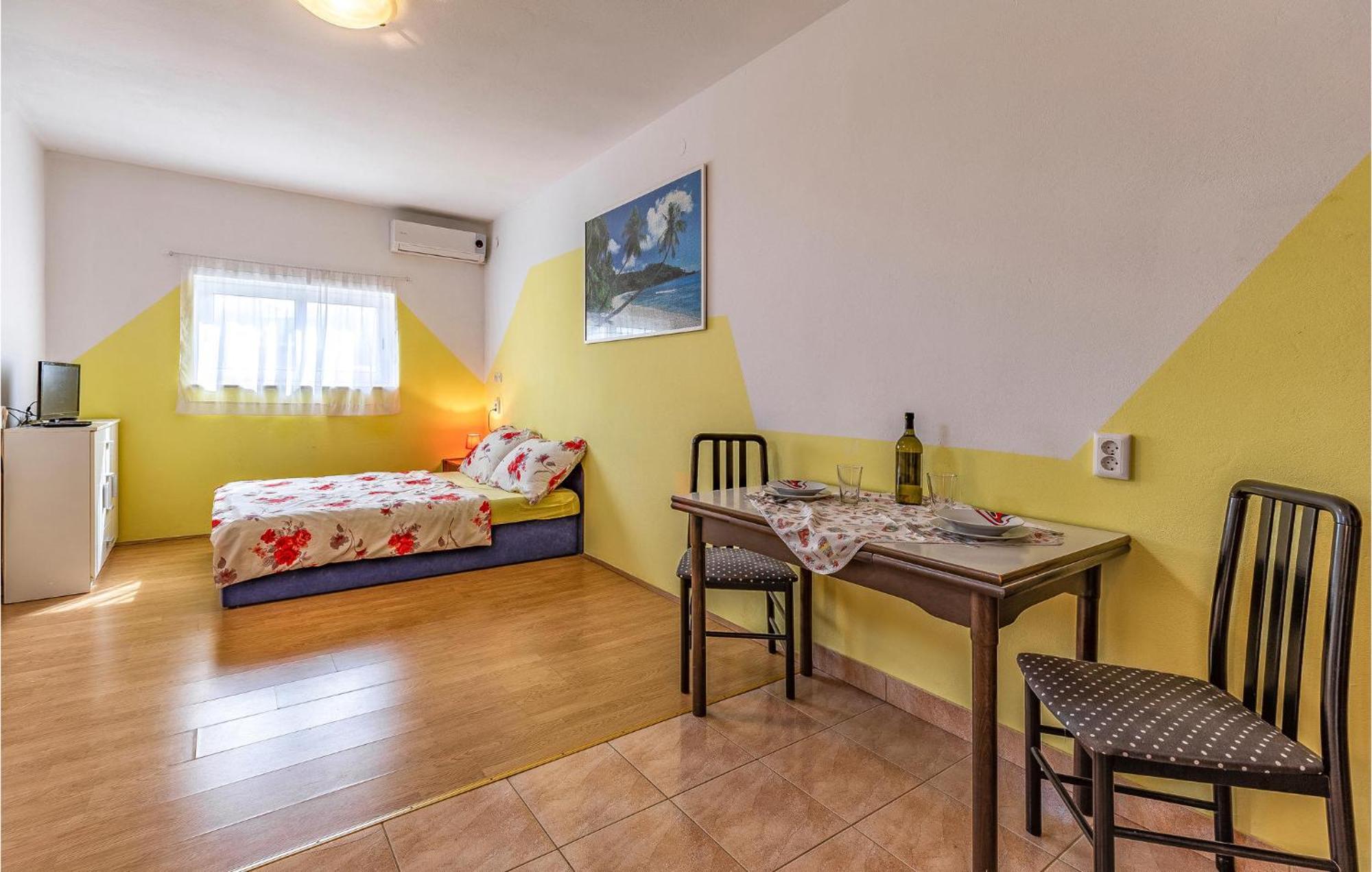 Nice Apartment In Pula With Kitchen Esterno foto